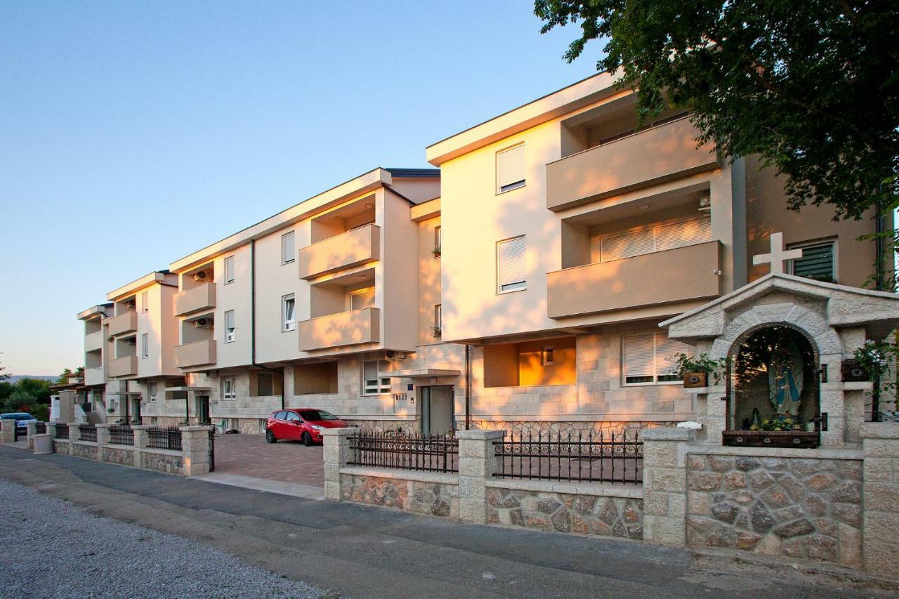 Apartments Maslina II Njivice Esterno foto