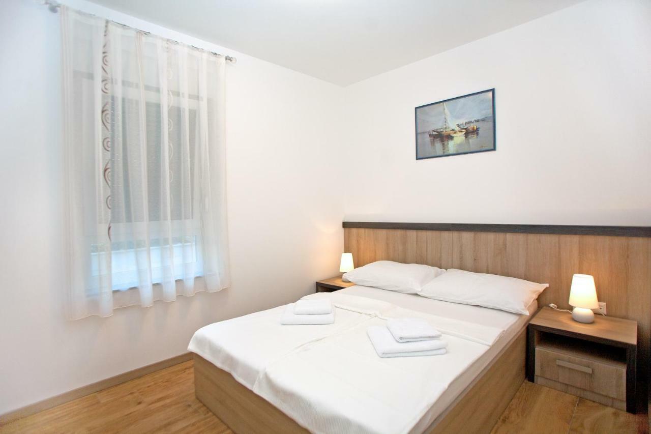 Apartments Maslina II Njivice Esterno foto