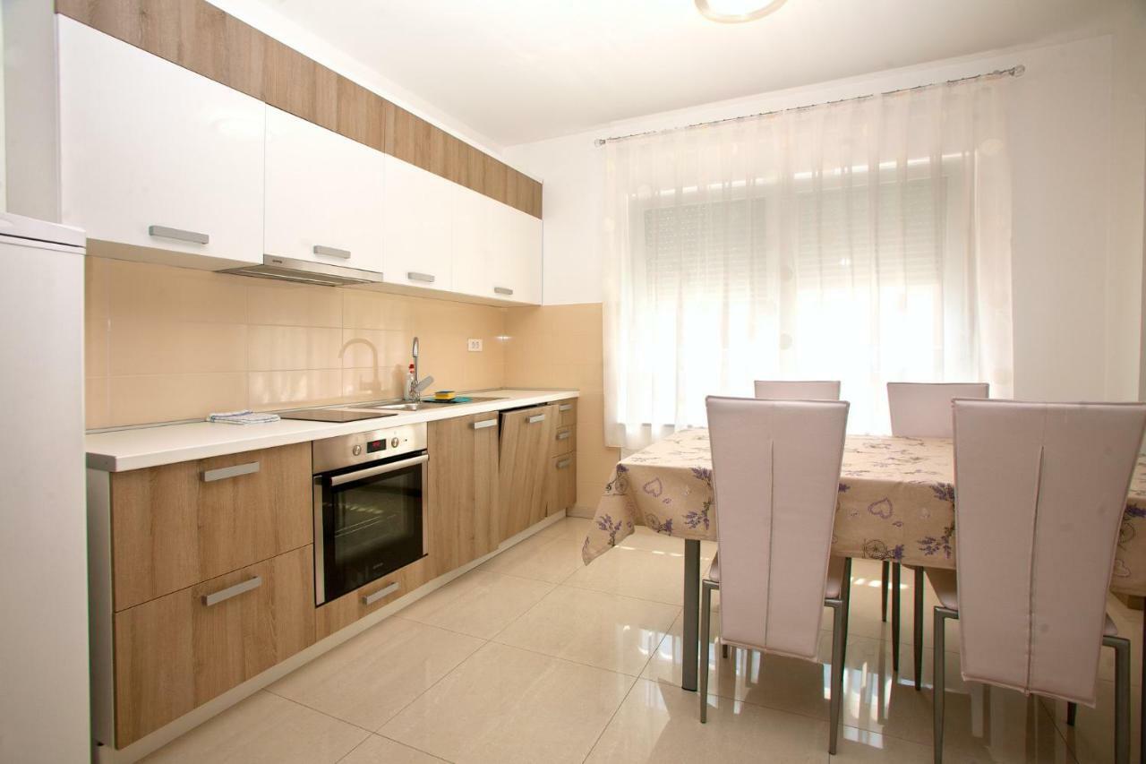 Apartments Maslina II Njivice Esterno foto