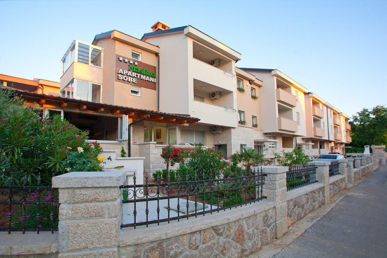 Apartments Maslina II Njivice Esterno foto