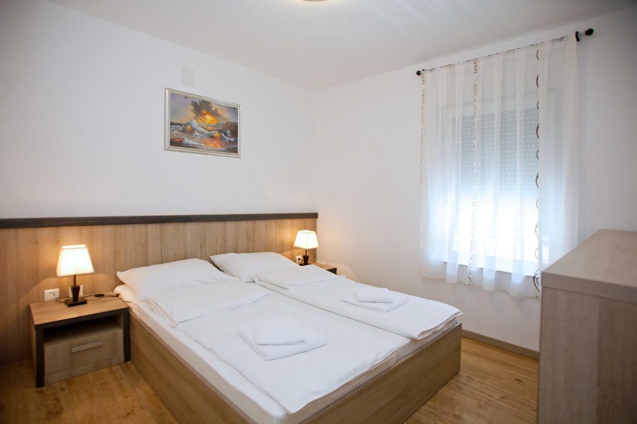 Apartments Maslina II Njivice Esterno foto