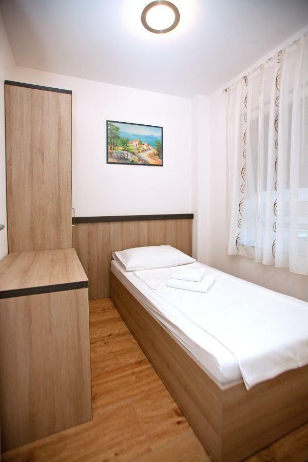 Apartments Maslina II Njivice Esterno foto