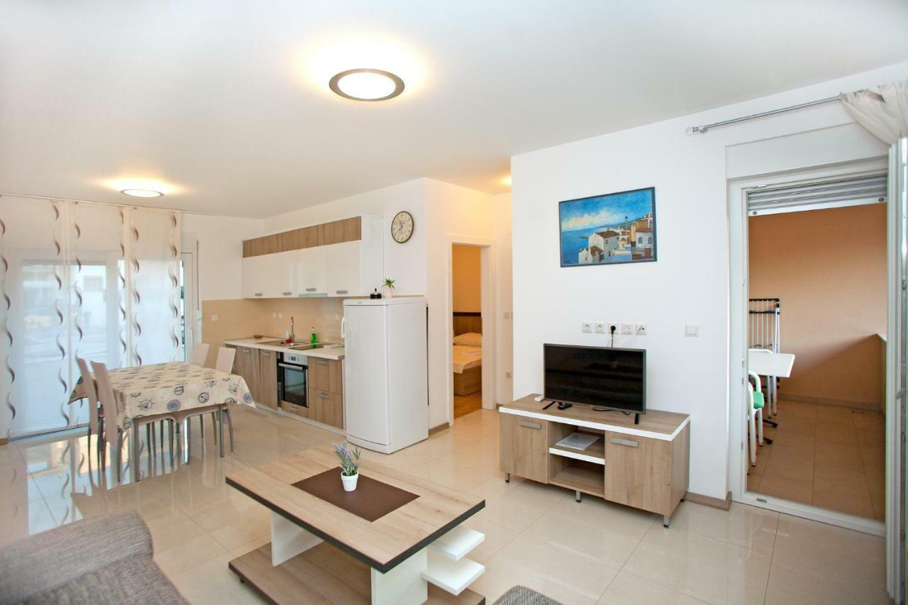 Apartments Maslina II Njivice Esterno foto