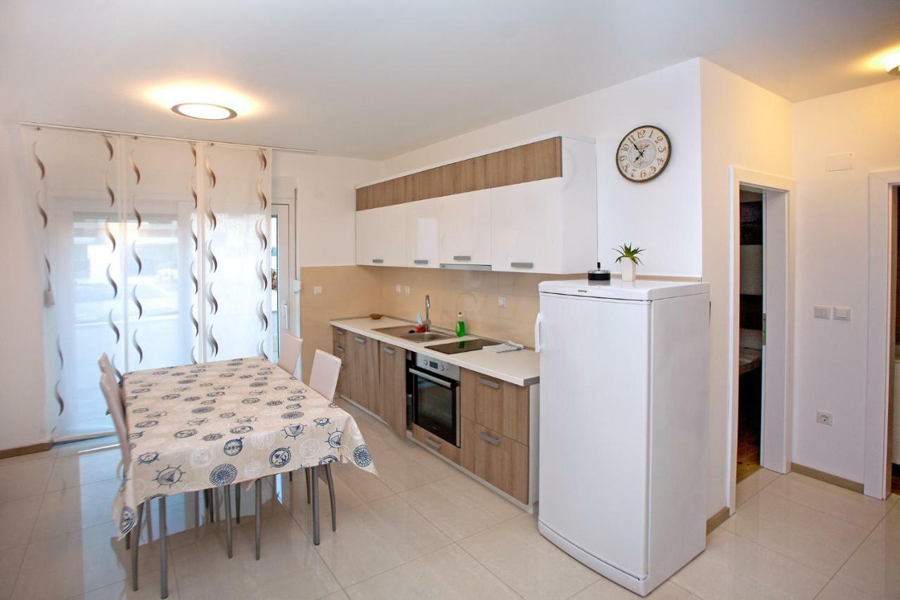 Apartments Maslina II Njivice Esterno foto