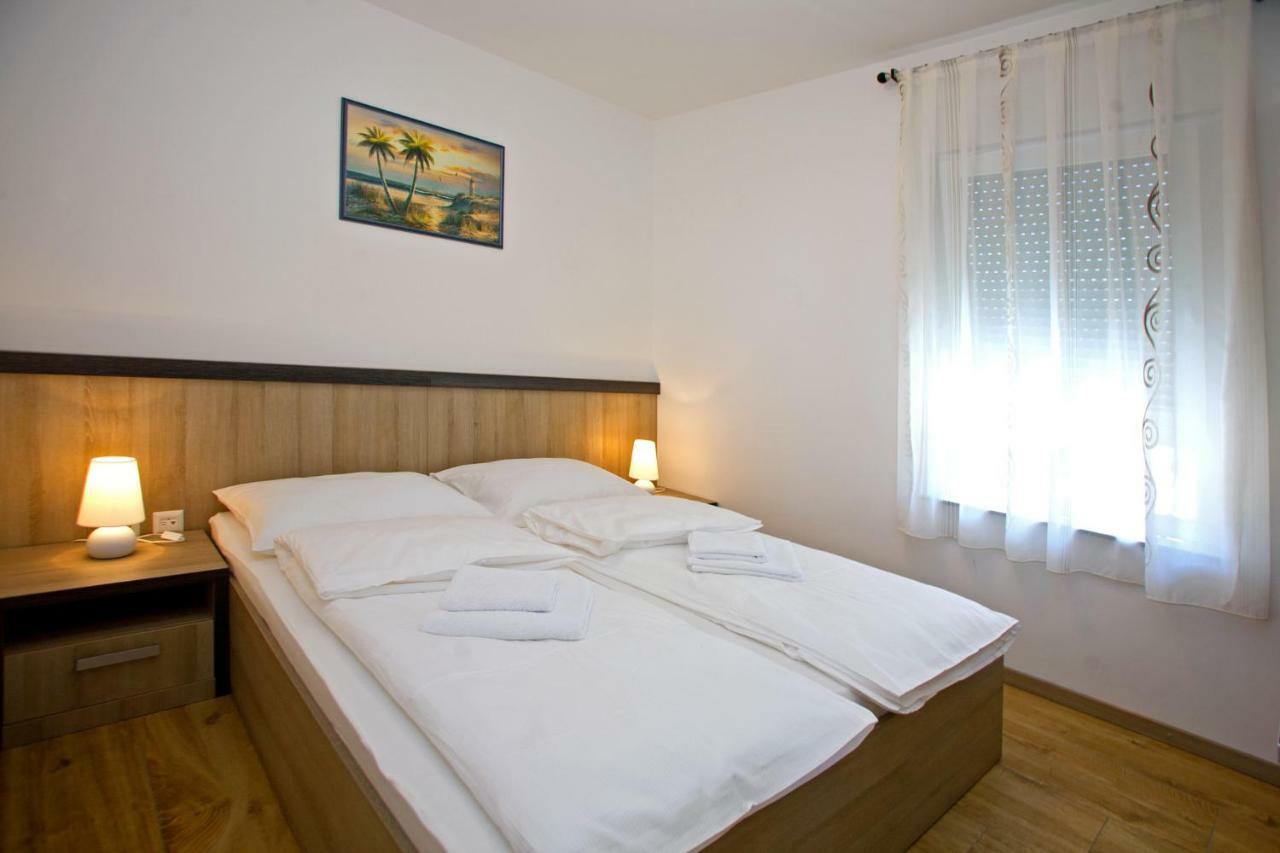 Apartments Maslina II Njivice Esterno foto